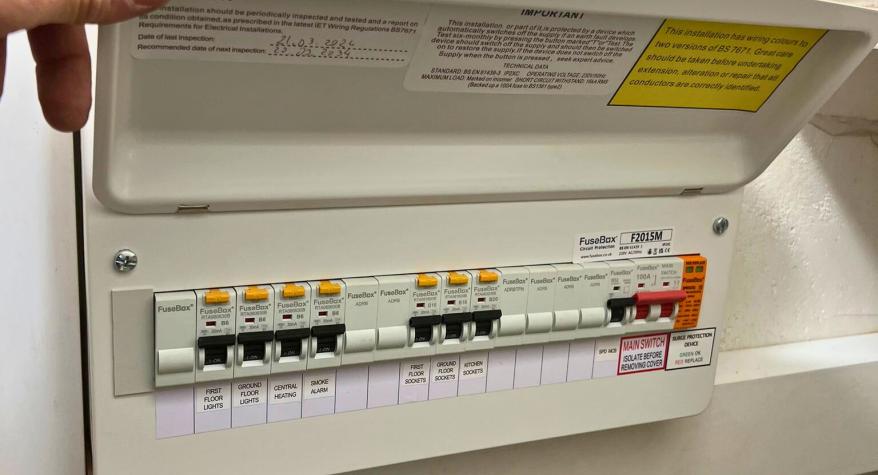 Replacement fuse box Replacement fuse box